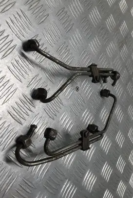 Skoda Octavia Mk1 (1U) Fuel injector supply line/pipe 