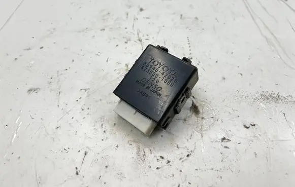 Toyota RAV 4 (XA30) Window control relay 8594042020