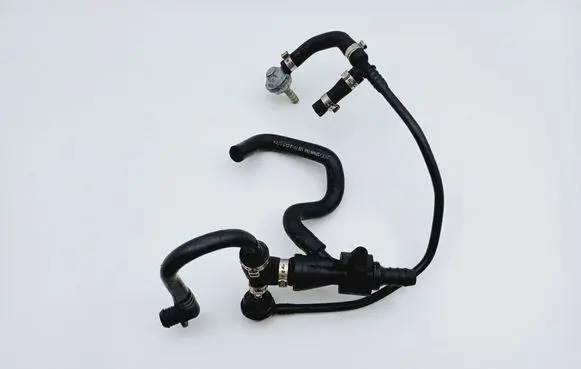 Volkswagen PASSAT B5 Vacuum line/pipe/hose 058133753B 06B133241