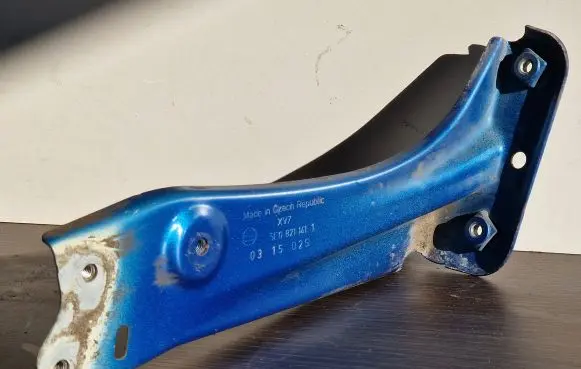 Skoda Octavia Mk3 (5E) Fender mounting bracket 5E0821141