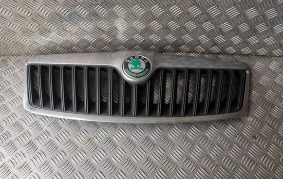 Skoda Octavia Mk2 (1Z) Front grill 1Z0853651C 1Z0853661A