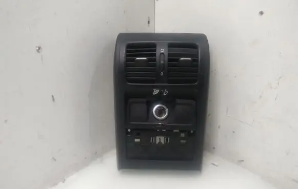 Rear air vent grill