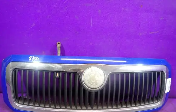 Skoda Fabia Mk2 (5J) Front bumper upper radiator grill 6Y0853668B
