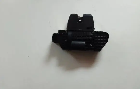 Loading door lock