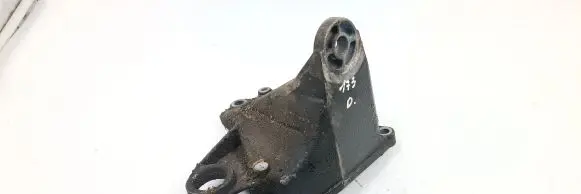 Engine mounting bracket