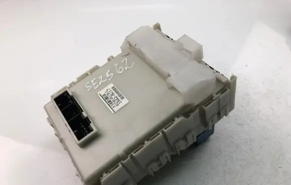 Toyota Avensis T270 Other control units/modules 8273005170