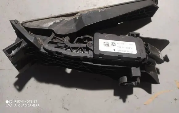 Volkswagen Golf Plus Accelerator throttle pedal 1K1721503M