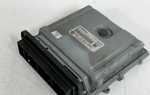 BMW 5 F10 F11 Engine control unit/module 0281017648 8513250