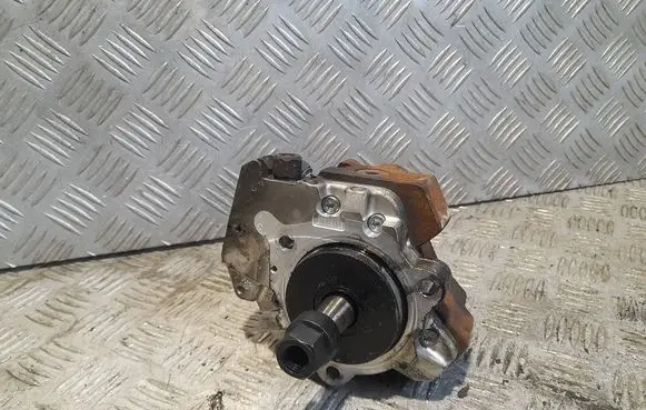 BMW X5 E70 Fuel injection high pressure pump 7798333 947962 0445010146