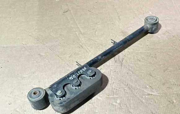 Rear control arm