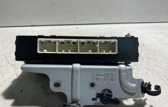 Subaru Outback Central body control module 88281AJ900 X1T23079H X1T239702