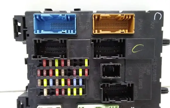 Ford C-MAX II Fuse module DV6T14A073CD