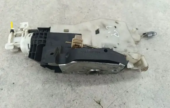 Mercedes-Benz S W220 Front door lock 2207200135