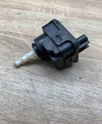 Opel Omega B1 Headlight level adjustment motor 90492832 00728230
