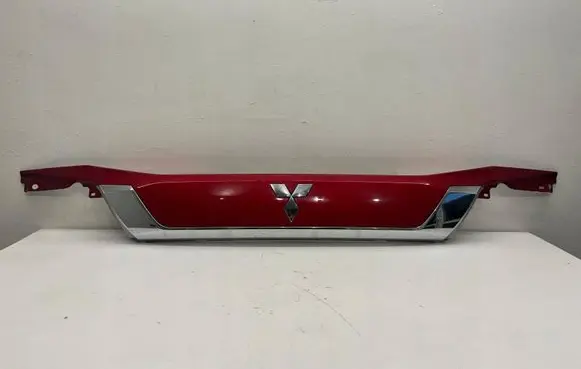 Tailgate trim