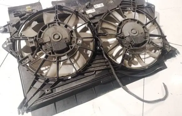 Toyota Avensis T270 Radiator cooling fan shroud 160400R170