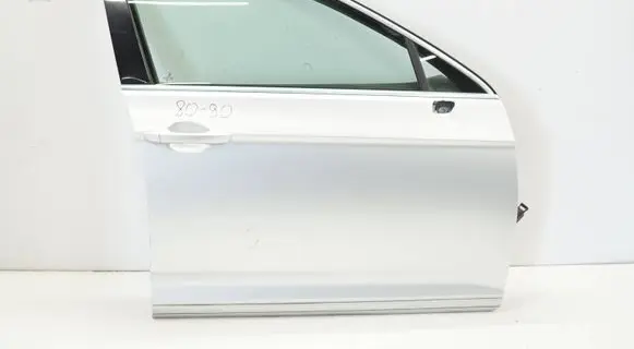 Volkswagen PASSAT B8 Front door B8070726DPP