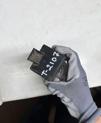 Volvo 940 Glow plug pre-heat relay 1363438 899117