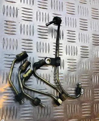 Chrysler Voyager Fuel injector supply line/pipe 