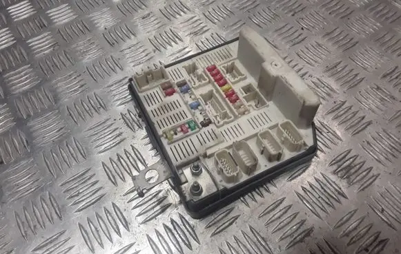 Renault Scenic II - Grand scenic II Fuse module 8200481863 519159107 USMCPFT