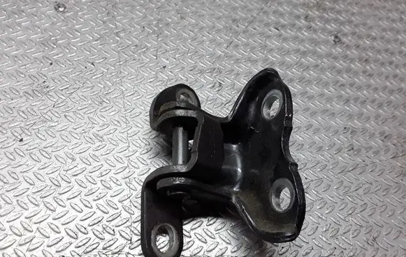 Toyota Avensis T250 Rear door upper hinge
