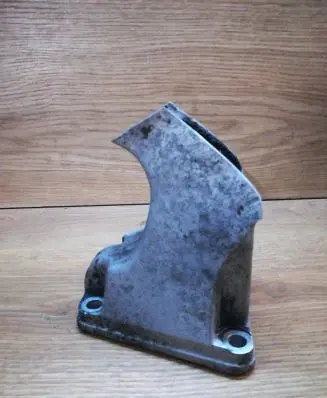 Audi A8 S8 D2 4D Engine mounting bracket 4D0199305A