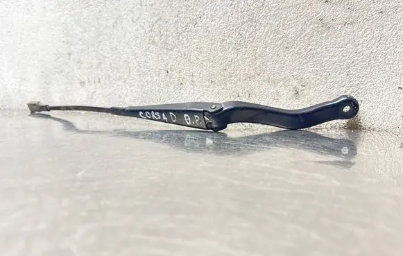 Opel Corsa D Front wiper blade arm 13284136