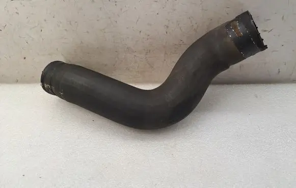 Toyota Avensis T270 Engine coolant pipe/hose 165720R040