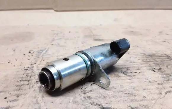 Volvo V70 Camshaft vanos timing valve 31216222
