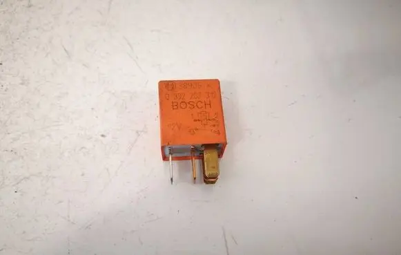 Toyota Avensis T250 Other relay 9008087012
