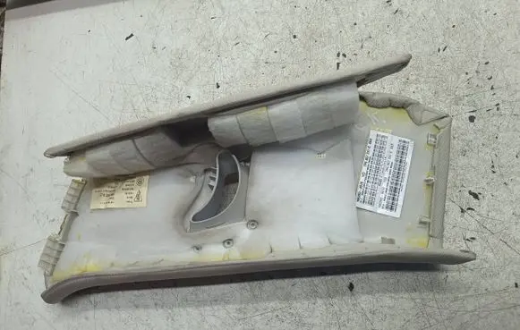 Volkswagen Touareg II (C) pillar trim 7P0867823 2392011