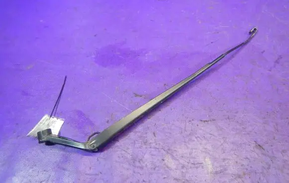 Toyota Avensis T250 Front wiper blade arm