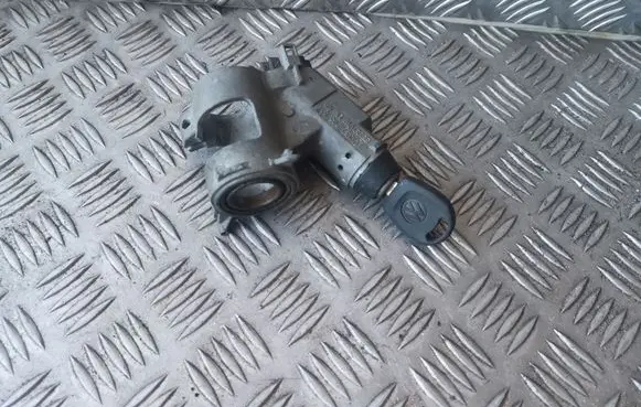 Volkswagen Golf III Ignition lock 357905851