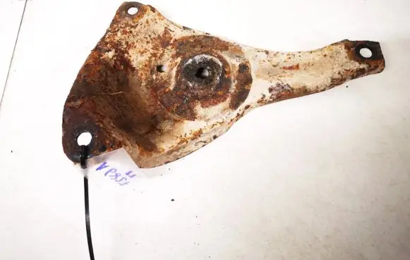 Opel Omega B2 Engine mounting bracket