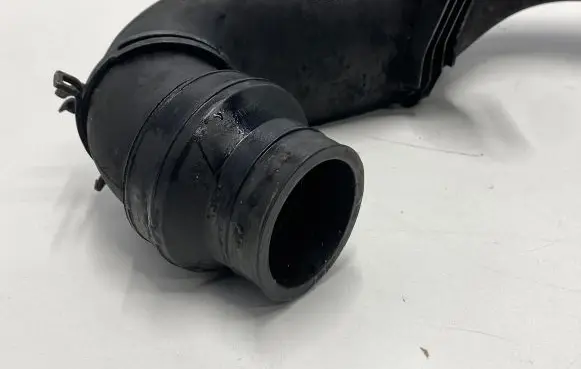 Audi A3 S3 8P Air intake hose/pipe Vcd446143602 1K0129654K