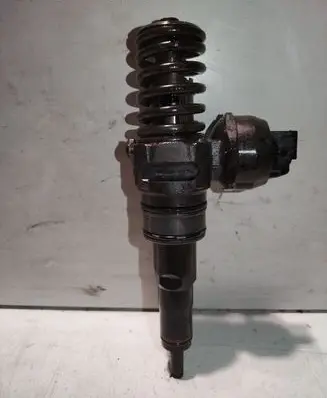 Volkswagen Caddy Fuel injector 038130073F