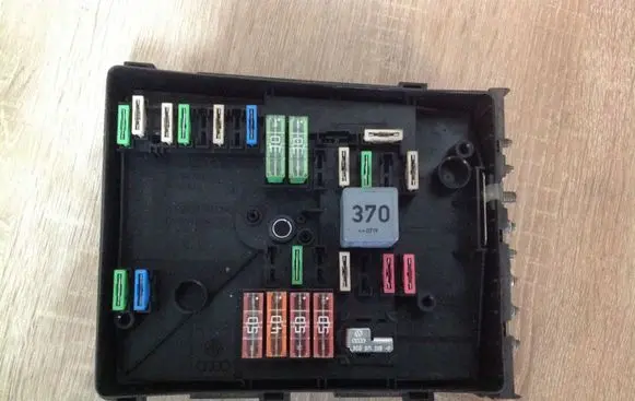 Seat Leon (1P) Fuse module 1K0937125A 1D020507