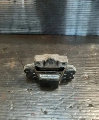 Engine mount bracket