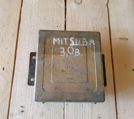 Mitsubishi Sigma Engine control unit/module MD720727