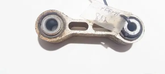 Nissan Almera Tino Engine mount bracket