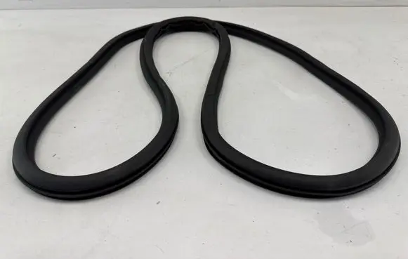 Rear door rubber seal (on body)