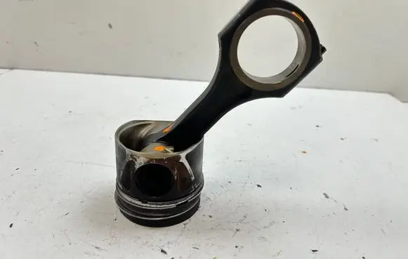 Mercedes-Benz E W212 Piston with connecting rod 65100