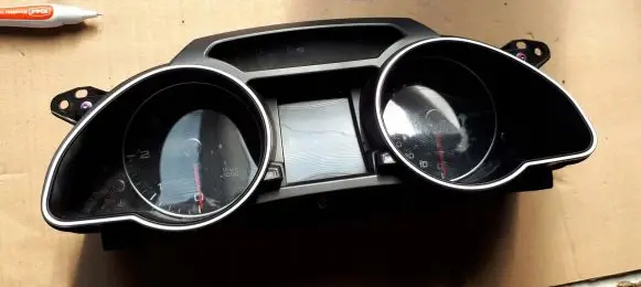 Audi A5 8T 8F Speedometer (instrument cluster) 8T0920983M