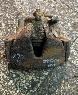 Opel Zafira A Front brake caliper