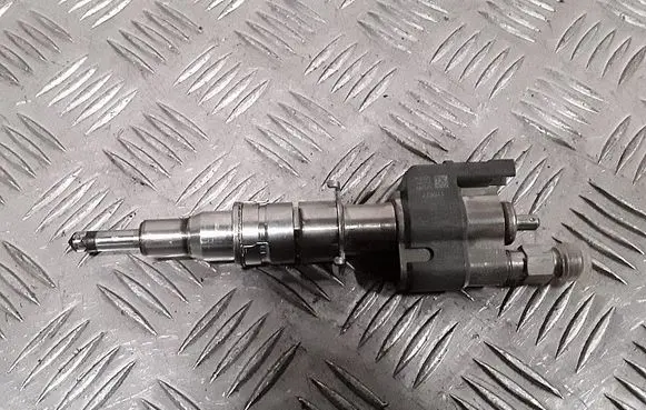 BMW 3 E92 E93 Fuel injector 13537589048