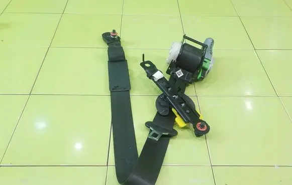 Hyundai ix20 Front seatbelt PRZOD BEZPIECZENSTWA