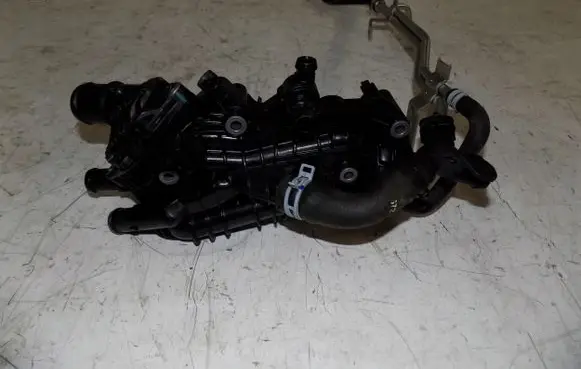 Volvo XC40 Thermostat housing 