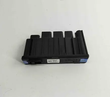 BMW 2 F44 Voltage converter/converter module 8661071