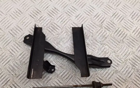 Battery bracket