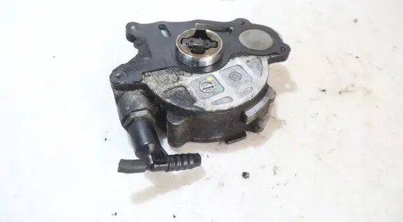 Audi A3 S3 8P Vacuum pump